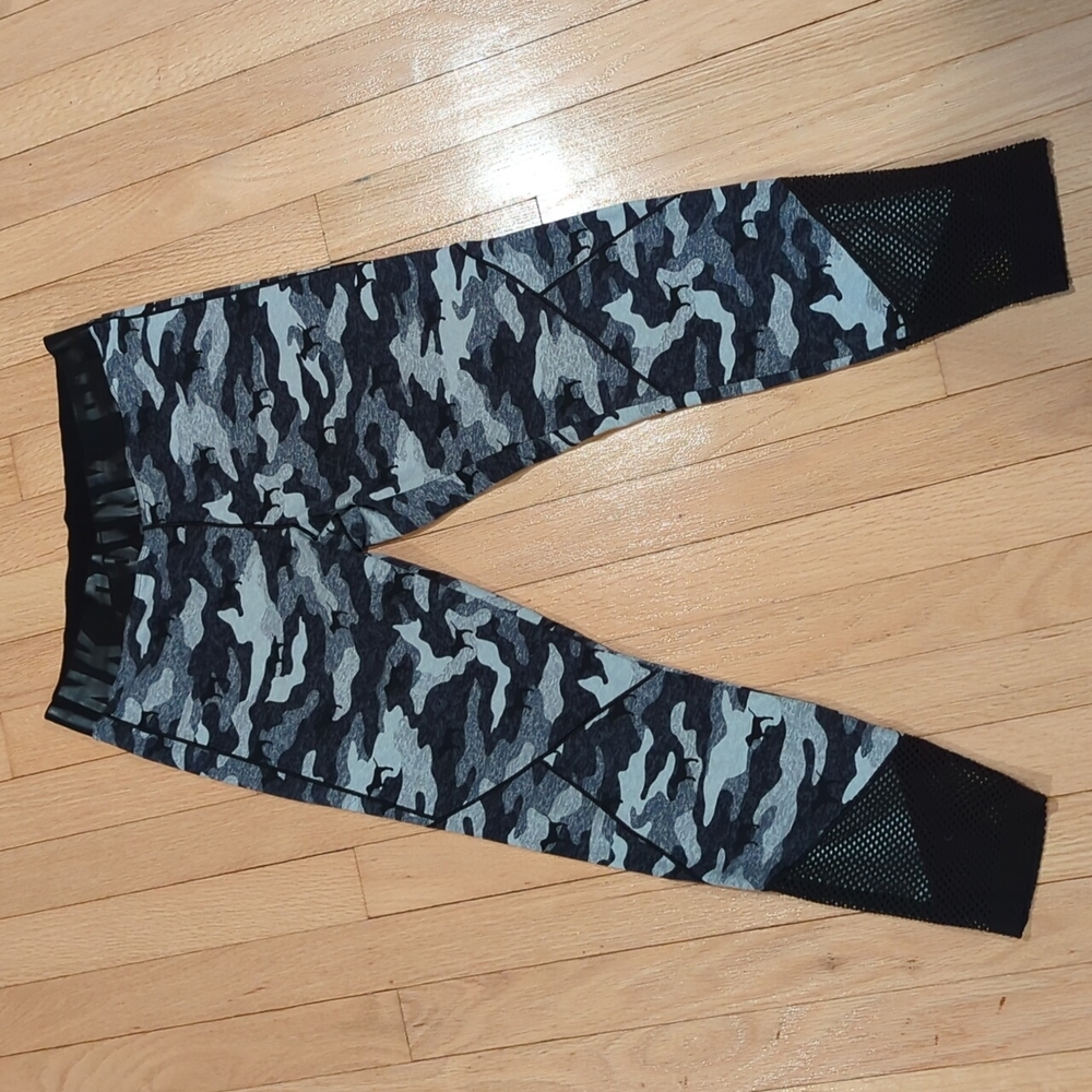 PINK VICTORIA’S SECRET PINK GRAY CAMO WITH DOG LOGO Size M